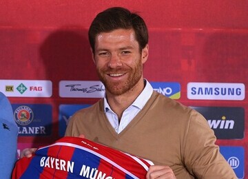 阿隆索轉會拜仁，貝皇大贊