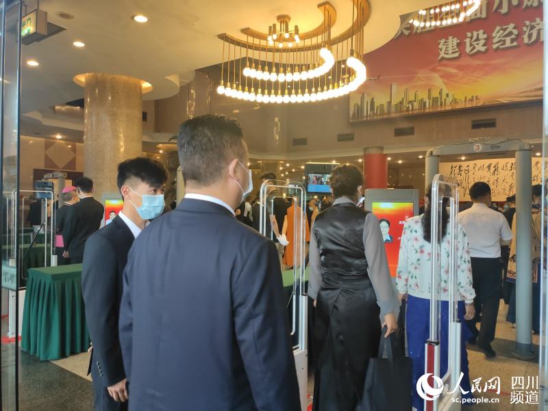 MǰίTڰzܼͨt⾀y؃xwؙzyz