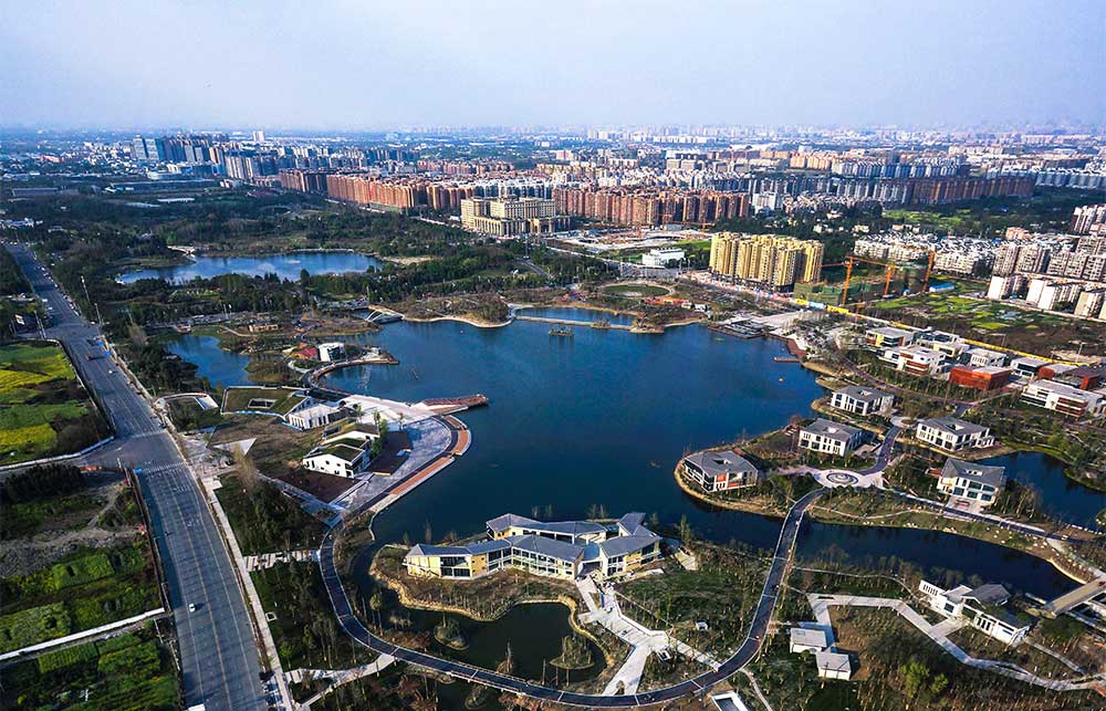 鳳翔湖全景 劉偉攝