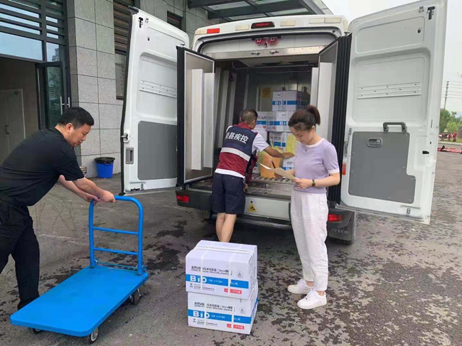 配送疫苗。劉瑞供圖