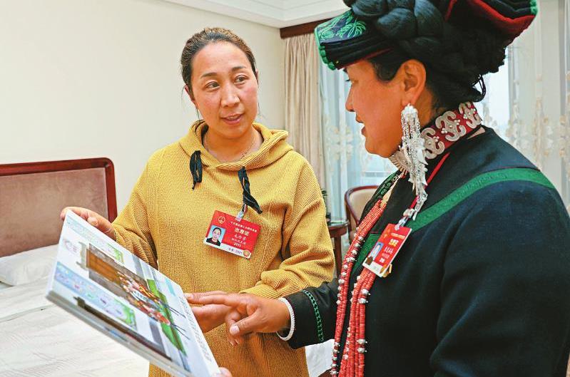 人民大會堂里分享大涼山脫貧奔康的甜蜜