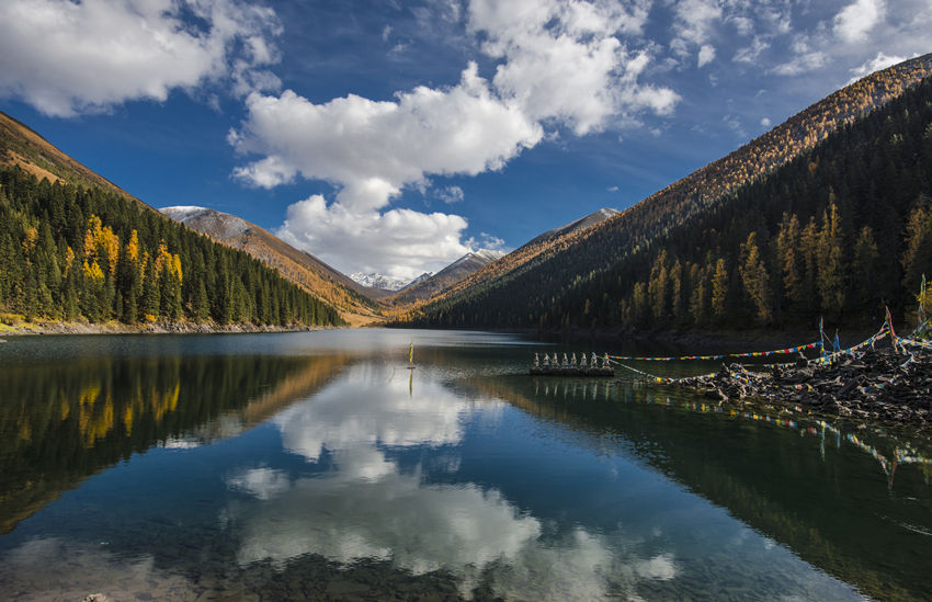 情人海春夏景色。金川縣委宣傳部供圖