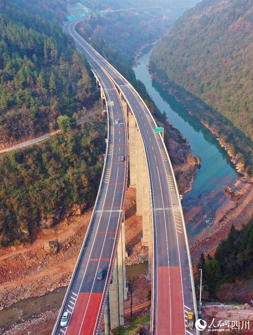 俯瞰高速。張學金攝