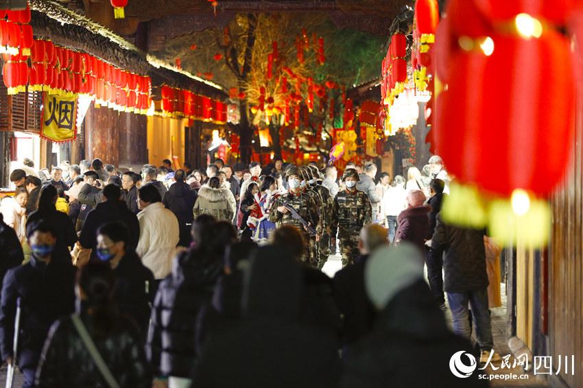 侯ϳ֧꠹ٱȺѲ߉z