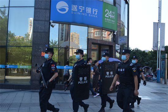 一線執勤。樂至縣公安局供圖