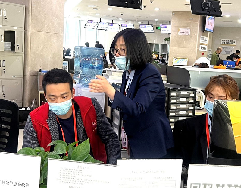 市民化身“辦事員”。金牛區委宣傳部供圖
