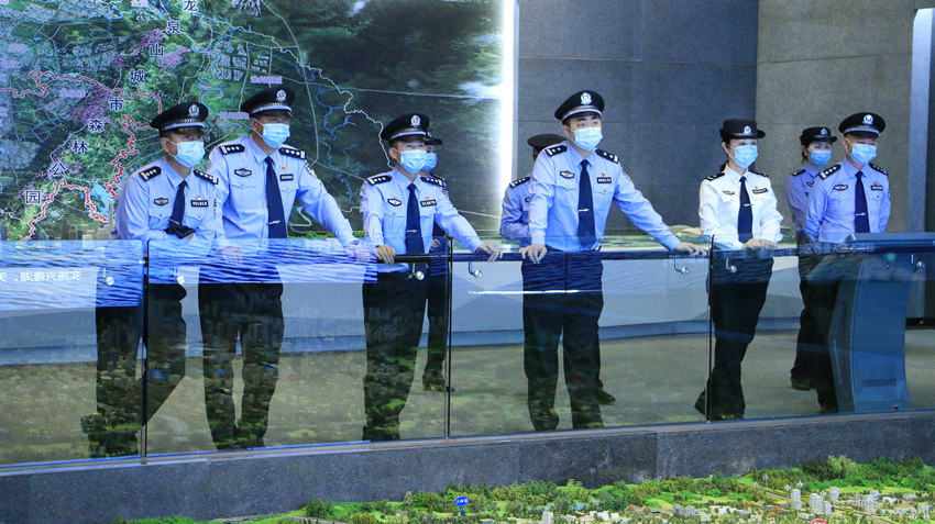 參觀天府規劃館。成都市公安局天府新區分局供圖
