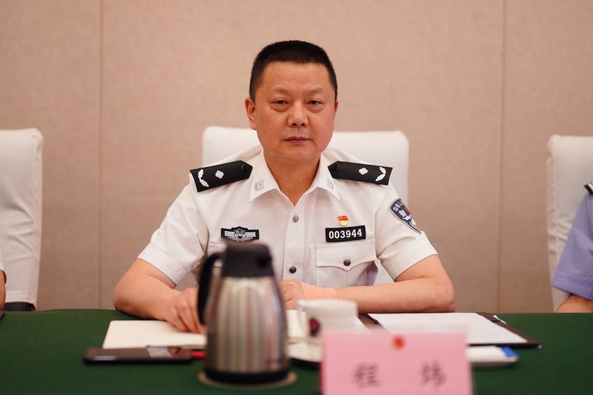 程煒講話。成都市公安局天府新區分局供圖