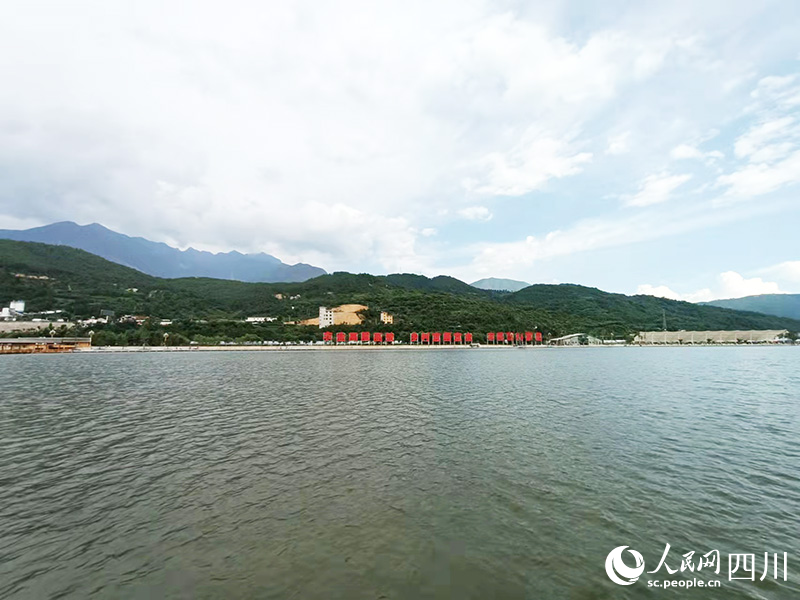 冕寧復興鎮建設村。吳舒婷攝