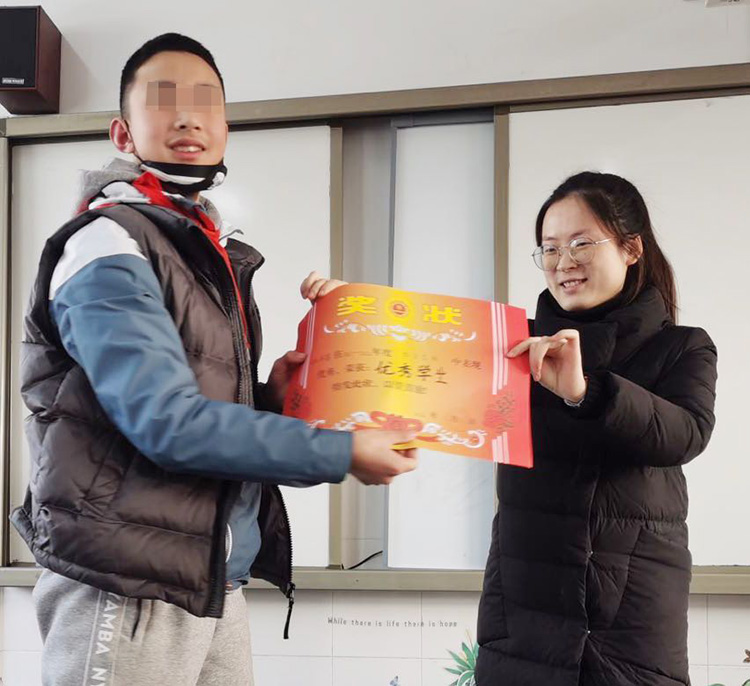 在校期間獲得獎勵。青羊區融媒體中心供圖