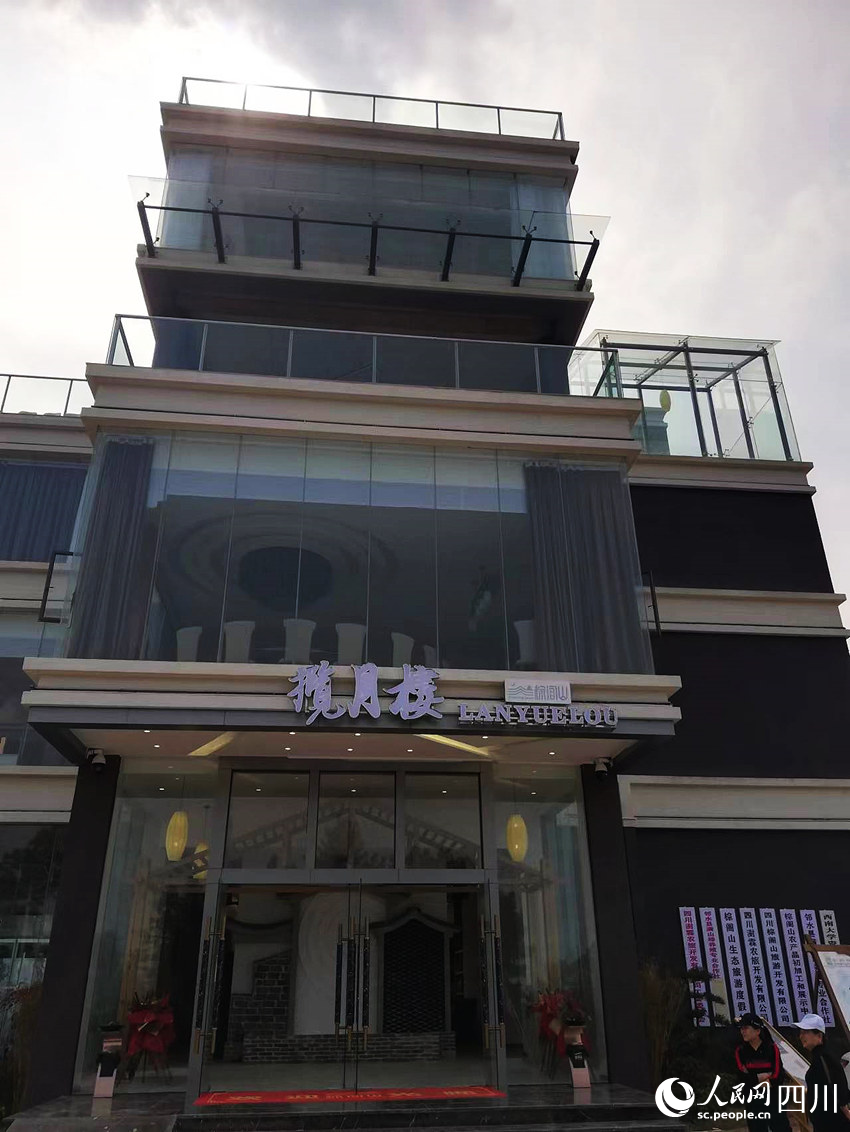 棕閣山攬月樓。李洪峰攝