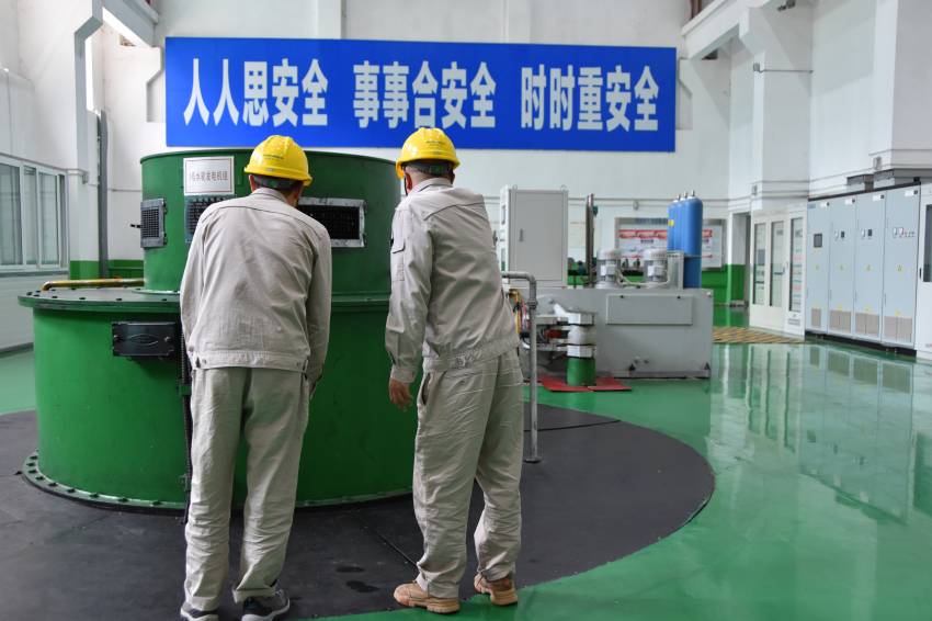 發電機組系統體檢。國網四川岷江供電有限公司供圖