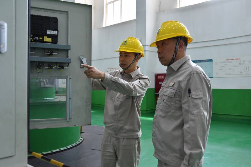 繼電保護系統體檢。國網四川岷江供電有限公司供圖