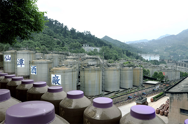 萬噸儲酒罐。江雪供圖