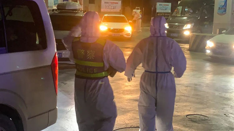 志愿者在防疫一線。