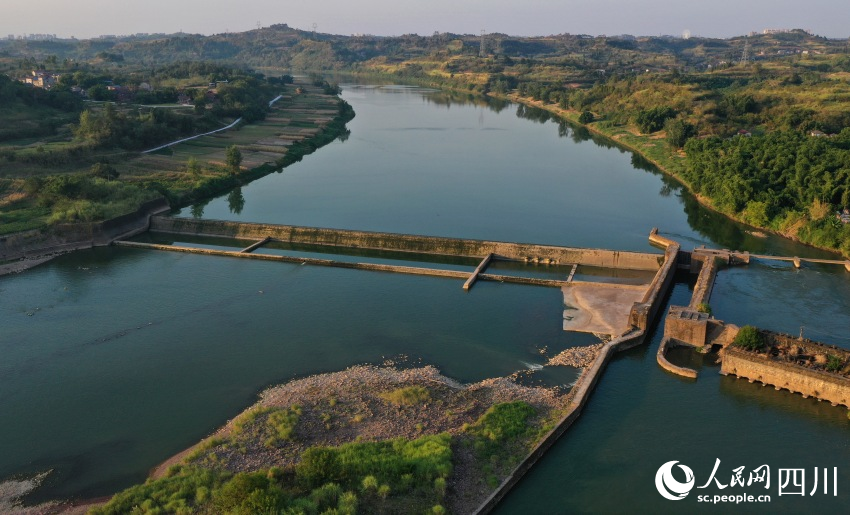 沱灌攔河大壩。王斌攝