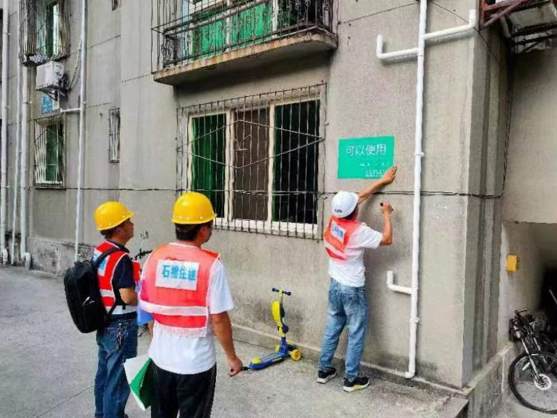 專家在開展安全隱患排查和應急評估工作。四川省住建廳供圖