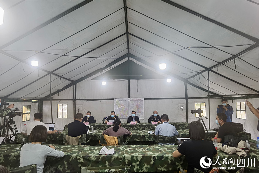 “9·5”四川瀘定6.8級地震第二場新聞發布會現場。人民網 王洪江攝