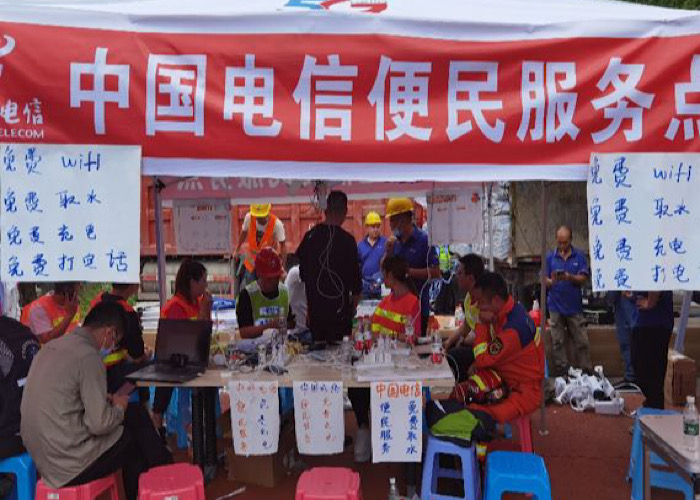 設置便民服務點。中國電信四川公司供圖