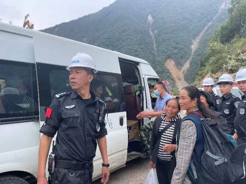 羅曉峰為王崗坪帶來希望。四川省公安廳供圖