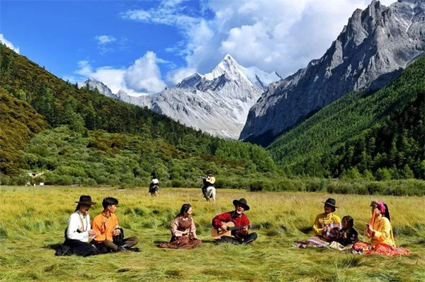 MV《向往亞丁》截圖。專輯制作方供圖