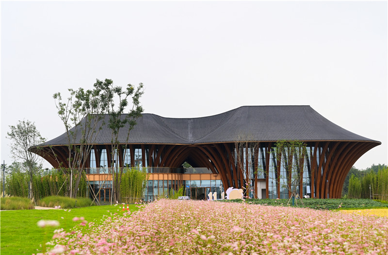 中國天府農業博覽園，坐落在自然內的建筑谷倉。新津區委宣傳部供圖