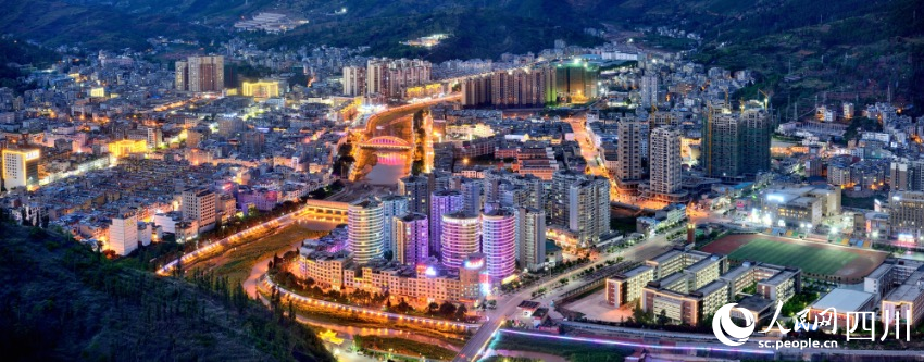 會東縣城一角。黃劍攝