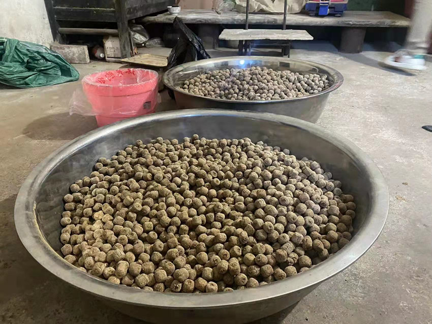 待分裝的成品假藥。宜賓市公安局供圖