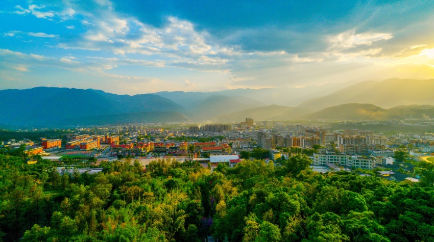 寧南縣城。寧南縣委宣傳部供圖