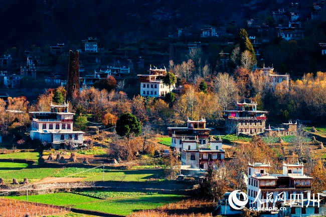 丹巴縣中路藏寨。尹立平攝