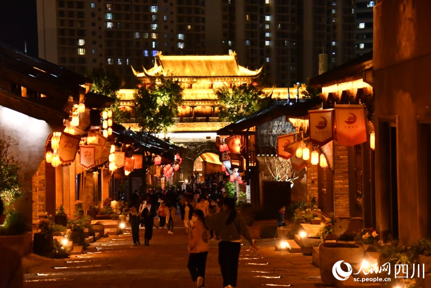 建昌古城“煥新”歸來。人民網 王洪江攝