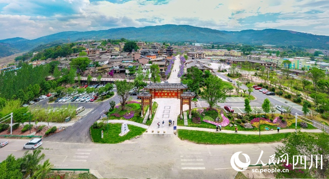 航拍大石板村。江志華攝