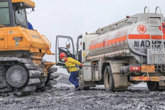 四川銷售積極保障地方重大工程用油需求。王丹攝