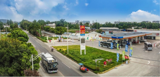 中國石油在川首座加油加氫站正式投運。王小平攝