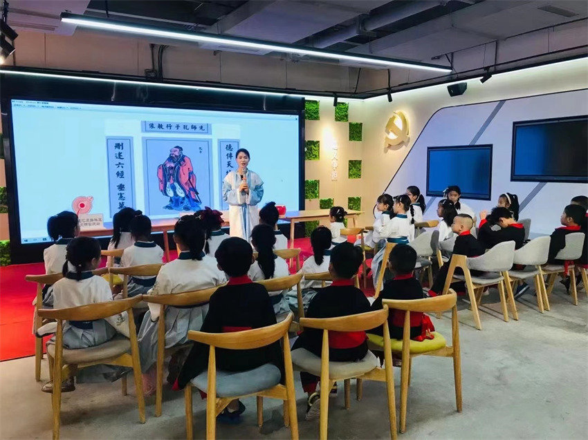 舉辦“弘揚經典國學，傳承中華文化”活動。錦江區委統戰部供圖