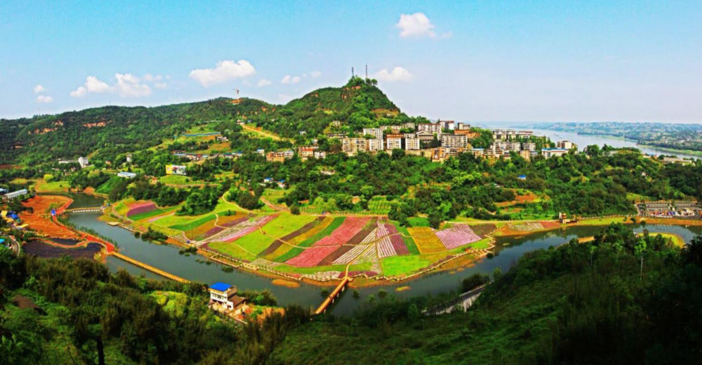 瀘州市納溪區大渡口鎮：鎮域內擁有鳳凰湖、花田酒地2家國家4A級旅游景區，有七彩花田、白酒文化-龍洄酒莊、非遺文化-四川巴蜀液酒傳統釀制技藝、工廠文化、山石景觀-清溪谷·花田酒地丹霞世界自然遺產、田園景觀、茶文化、渡口文化等旅游資源。