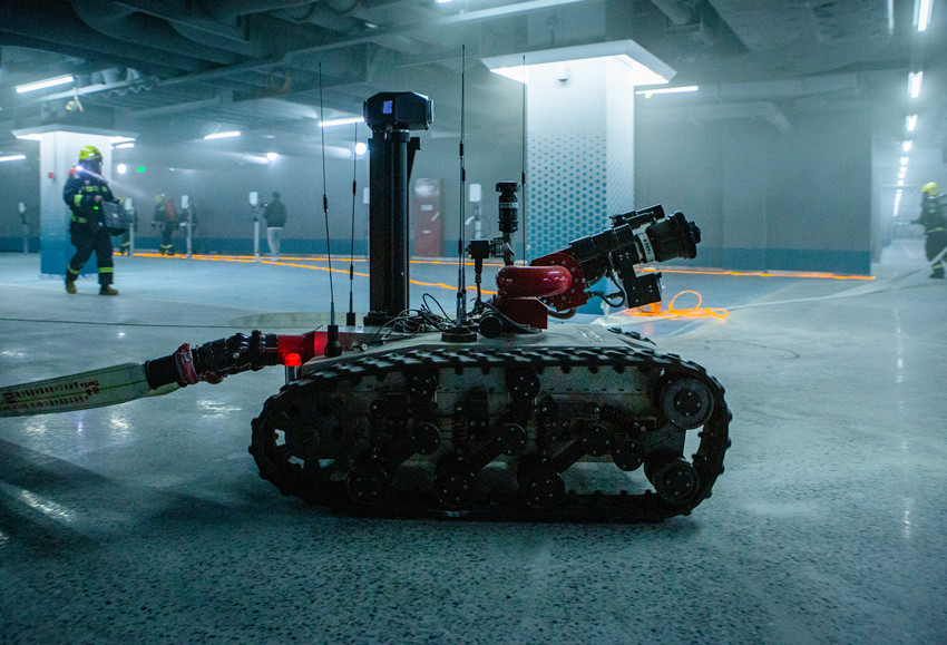 成都消防開展地下大空間建筑滅火救援演練。四川省消防救援總隊供圖