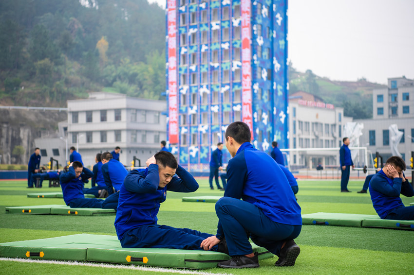達州消防組織開展集中體能訓練。四川省消防救援總隊供圖