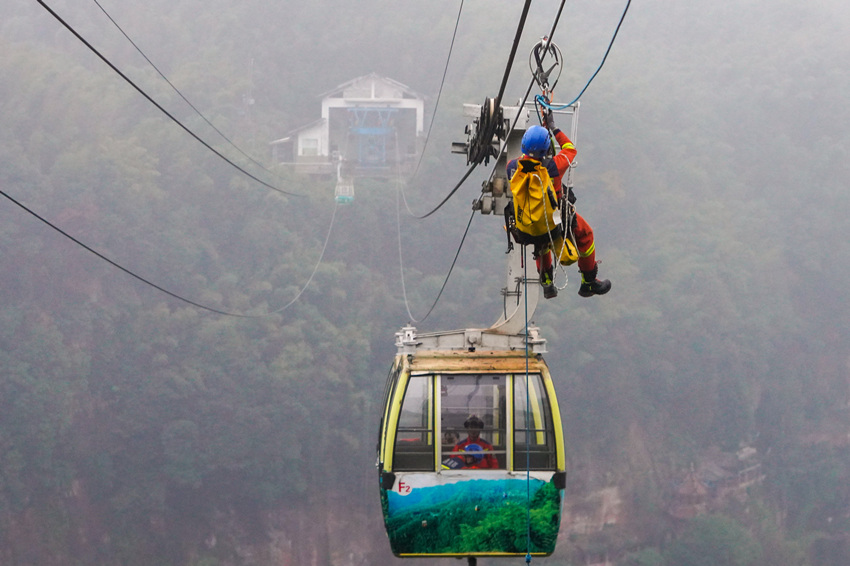 宜賓消防開展高空開展繩索救援訓練。四川省消防救援總隊供圖
