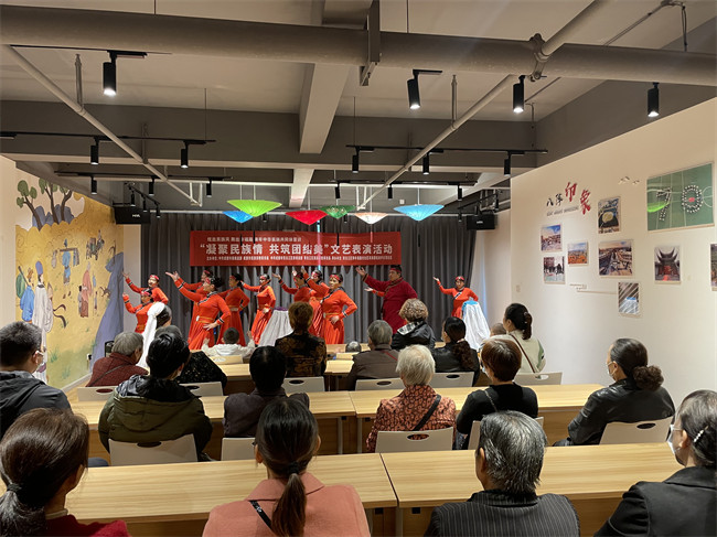 “炫出民族風 舞出幸福路 鑄牢中華民族共同體意識”——“凝聚民族情 共筑團結美”文藝表演活動。成都市民宗局供圖