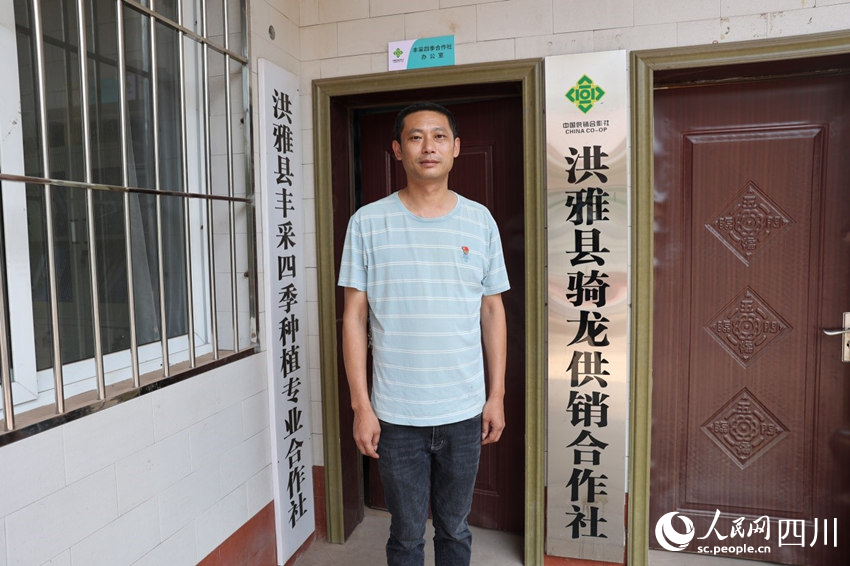 李玨良在豐采四季種植專業合作社。卓雪攝