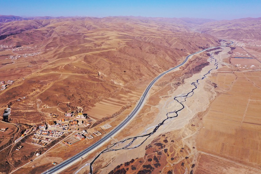 久馬高速阿壩段50公里通車試運行，四川與青海首次實現高速公路連接。蜀道集團供圖