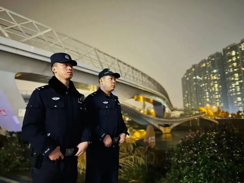 正在執勤的民警。成都高新公安供圖