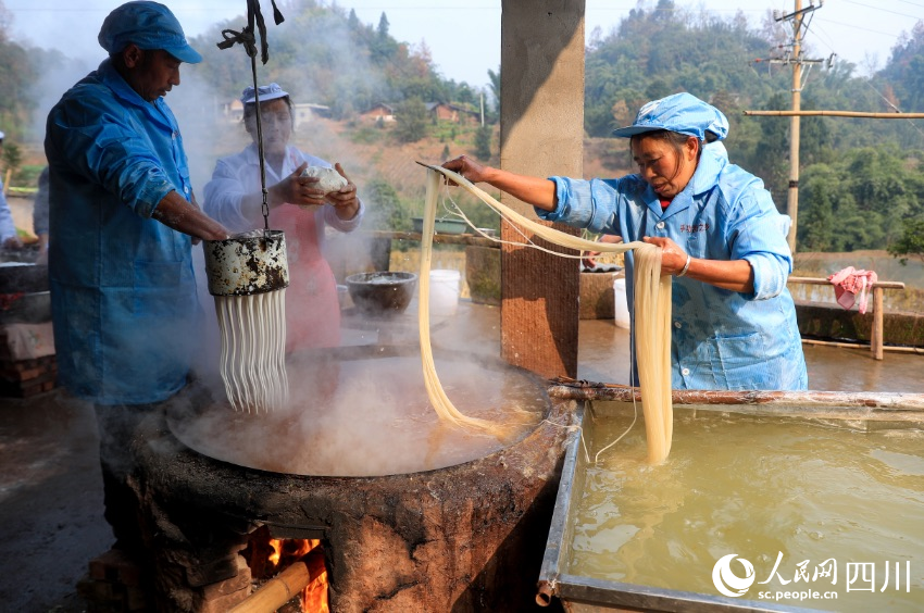 手工苕粉制作現場。劉學懿攝