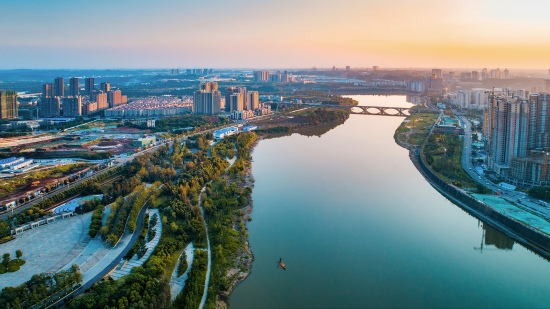 晚霞中的資陽城。資陽市委宣傳部供圖