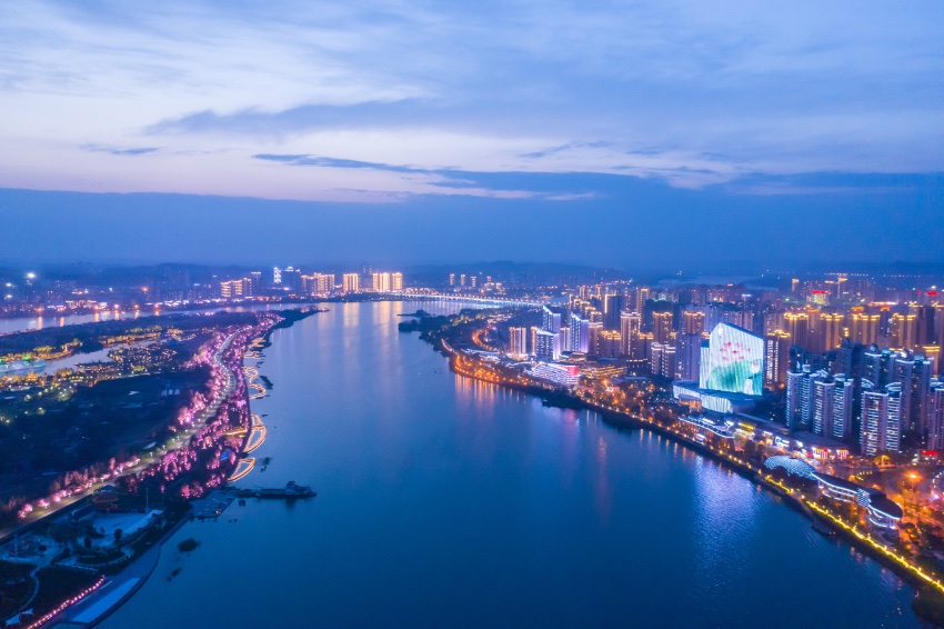 俯瞰河東五彩繽紛路。李四海攝