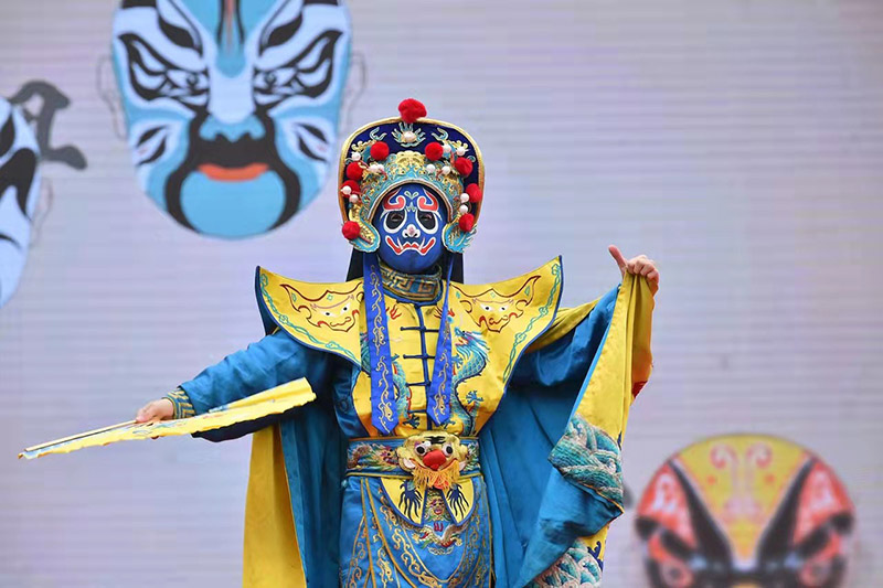 《川劇變臉》。龍泉驛區委宣傳部供圖