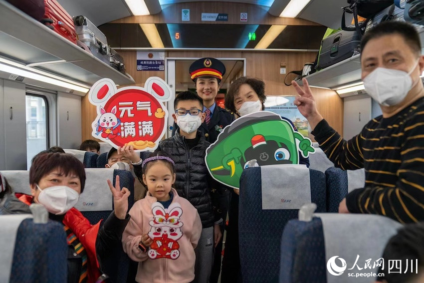 新成昆鐵路開通后成為春節期間最熱線路之一。范東海攝