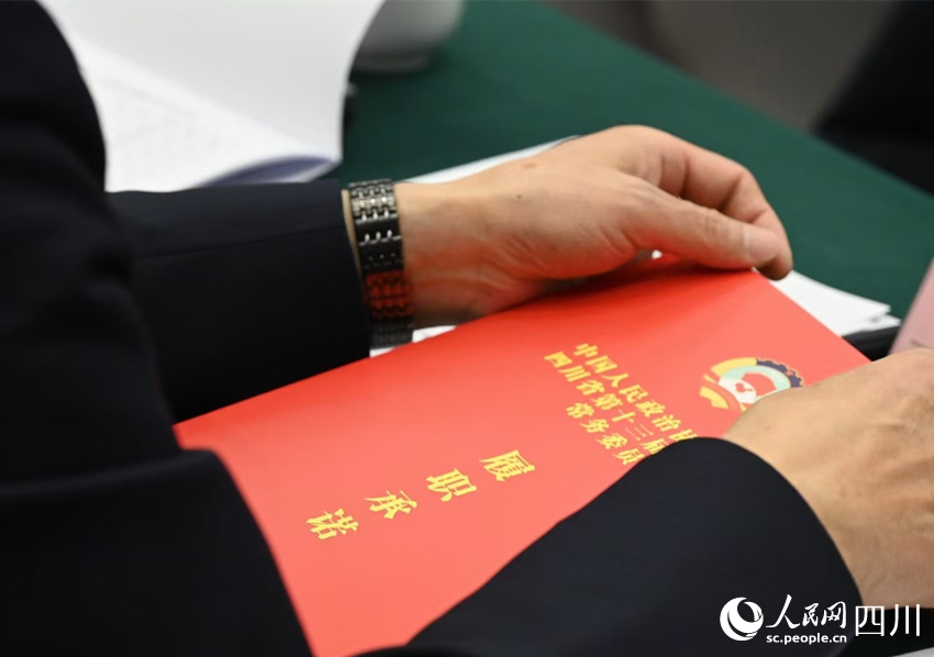 履職承諾。陳婷攝