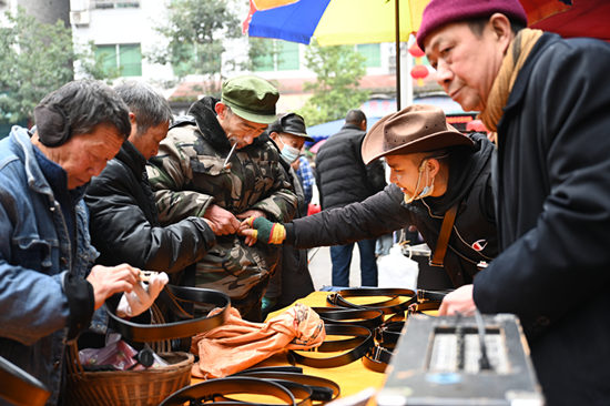 《新腰帶》。李相芬摂